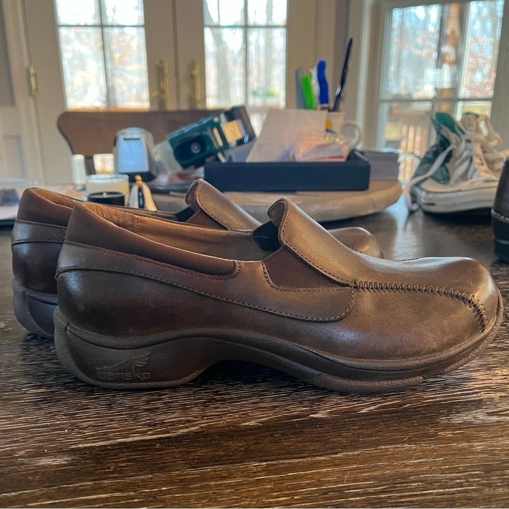 Dansko Kim Brown Distressed Leather Shoe sz 40 or US 9.5-10 EUC